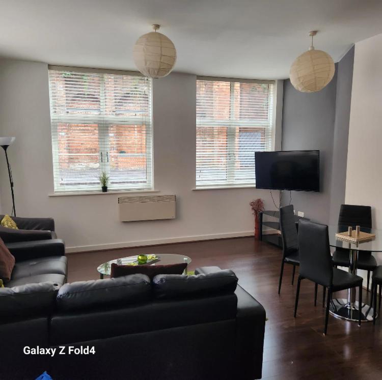 J Quarter - Sleeps 5 Long Term & Families Comfortably, 4 Beds, 2 Bathrooms Birmingham Exterior photo