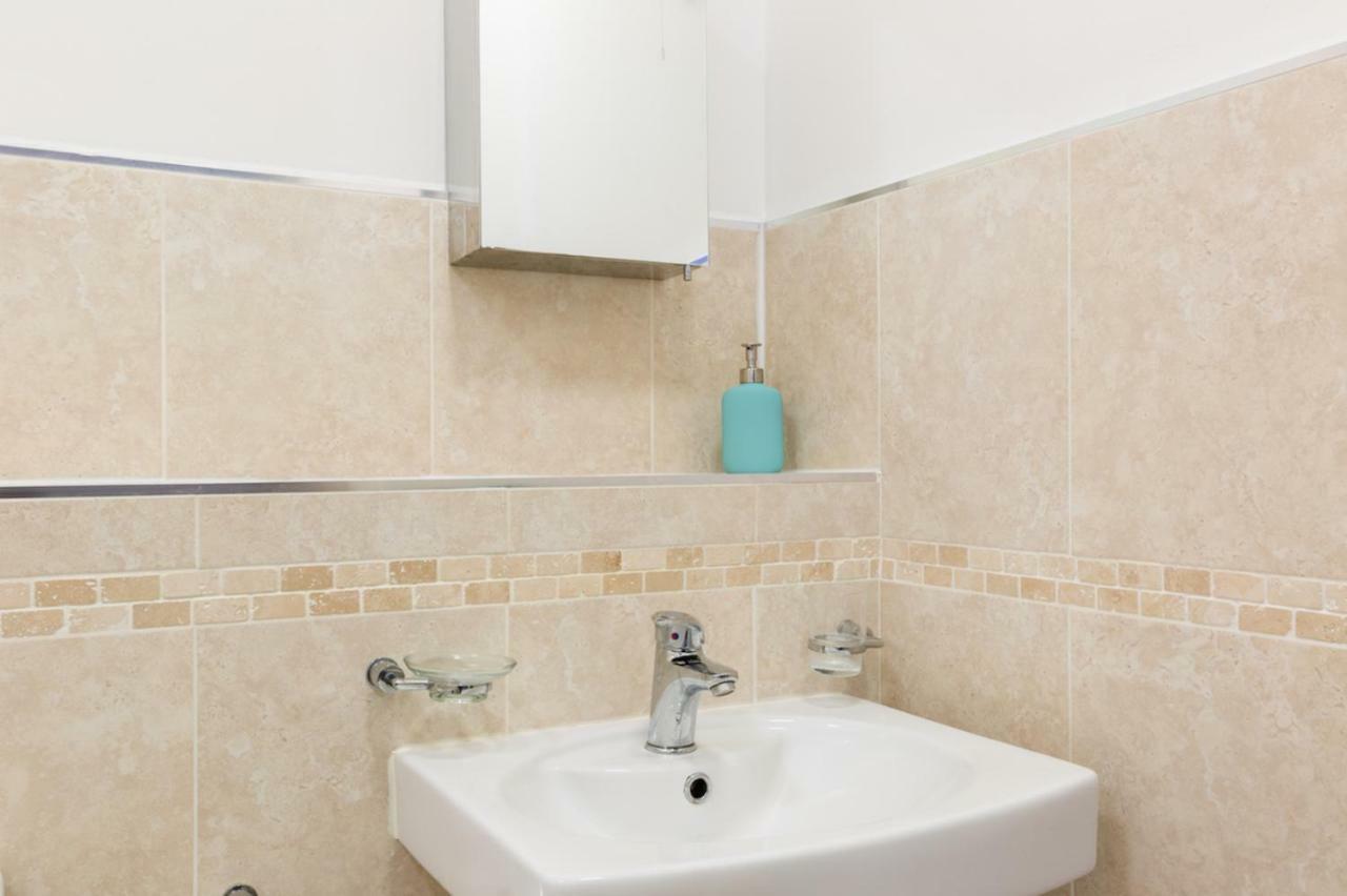 J Quarter - Sleeps 5 Long Term & Families Comfortably, 4 Beds, 2 Bathrooms Birmingham Exterior photo